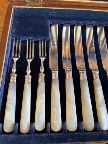 SILVER & MOTHER OF PEARL KNIVES & FORKS SHEFFIELD 1915 HALLMARKS JAMES DIXON - Picture 15 of 16