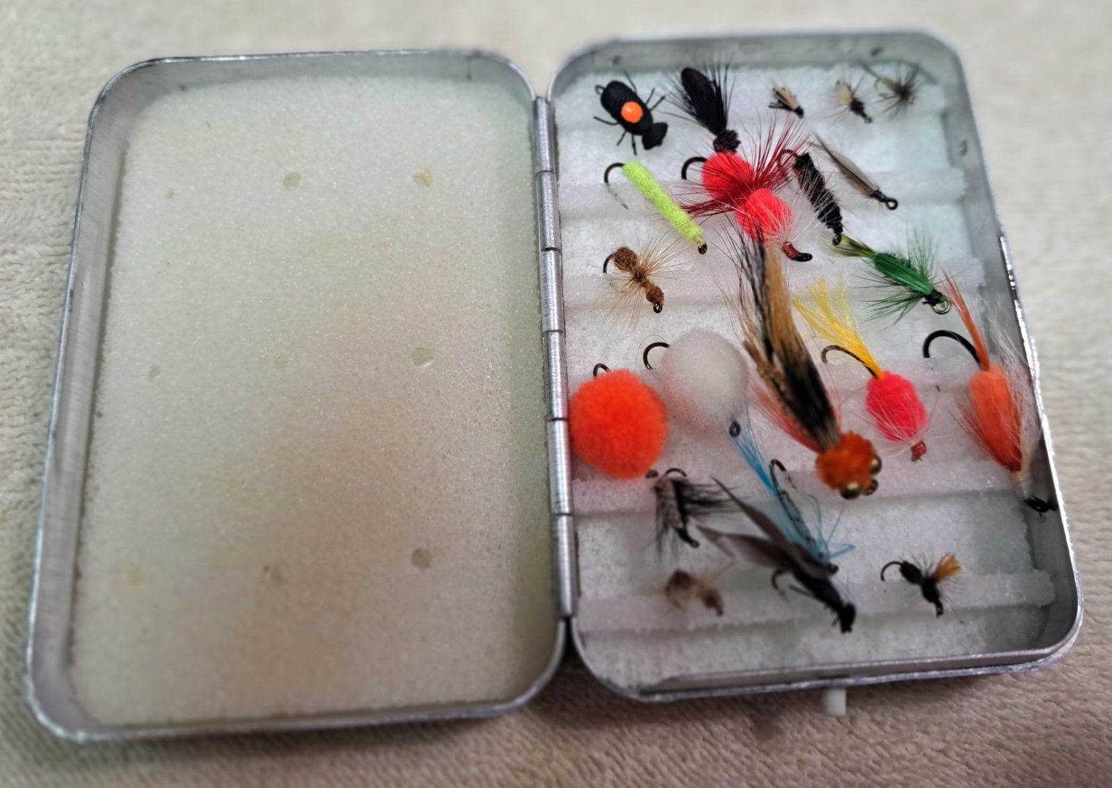 Vintage Perrine Fly Box 67 With Flies Ebay 