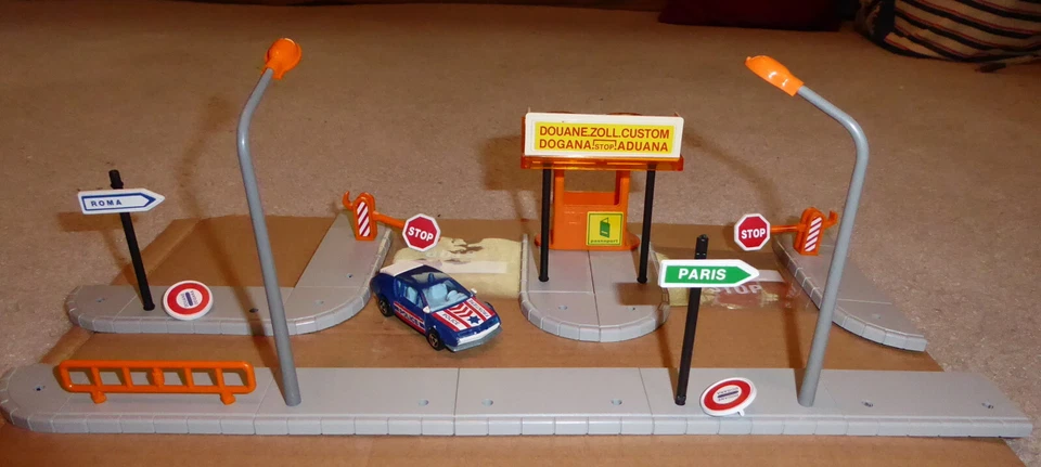 Majorette ~ Majokit ~ #706 ~ Police ~ Customs ~ toll booth ~ 1980s - Image 2 of 4