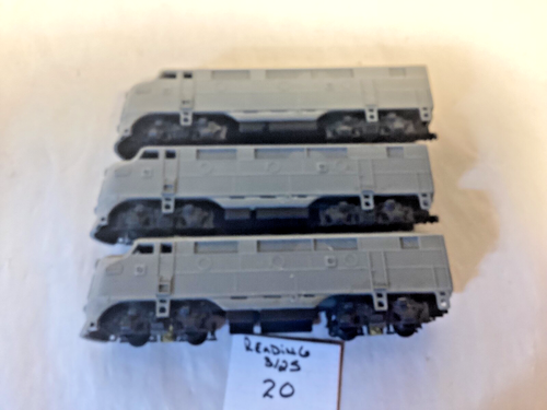 3 HO gauge TYCO undecorated F9 dummy diesel locomotives non-powered