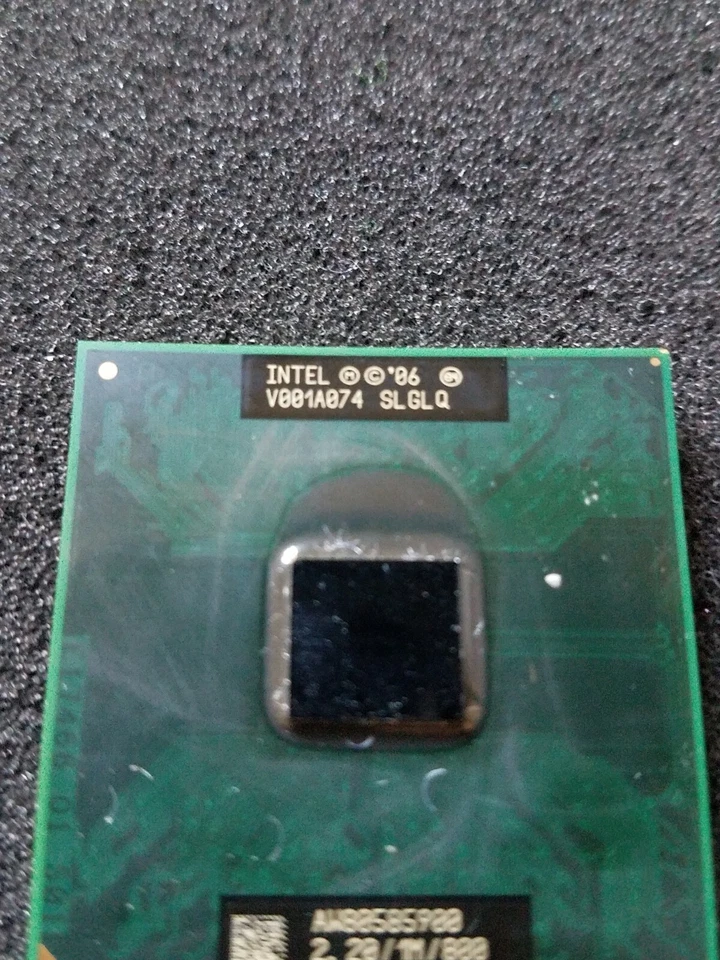 Procesador Intel Celeron SLGLQ @ 2,20 GHz/1 M/800 MHg (AW80585900) - Probado 100 % Foto 2 de 4