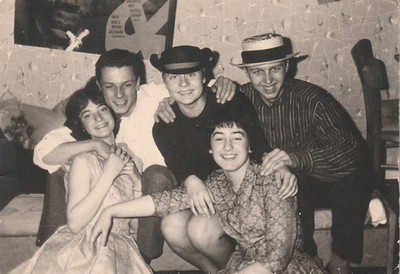 Foto Junge Männer und junge Frauen Momentaufnahme -B