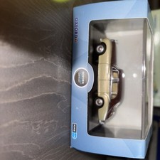 Rolls Royce Phantom V Burgundy / Silver Sand 76RRP5002*