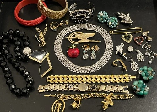 26 Pc Vintage To Now High End Costume Jewelry Lot Gold/ Silver Tones