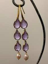 Orecchini pendenti con cristalli colr lavanda e perle di fiume vere rosate