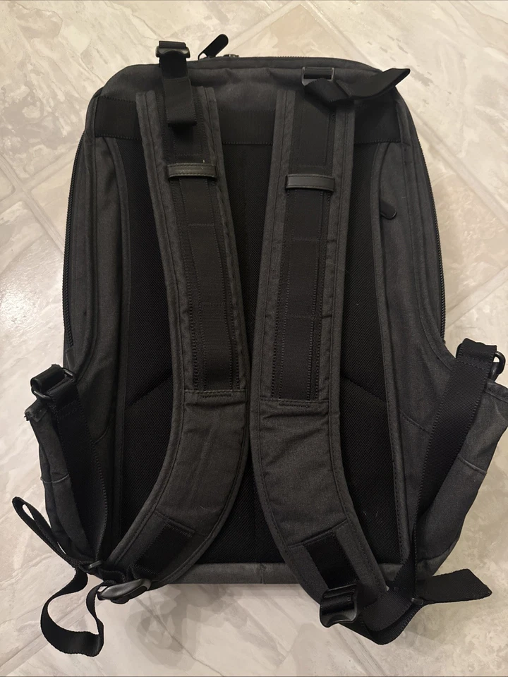 Victorinox 17 Inch Urban Rath Slim Laptop Backpack - Image 3 of 4