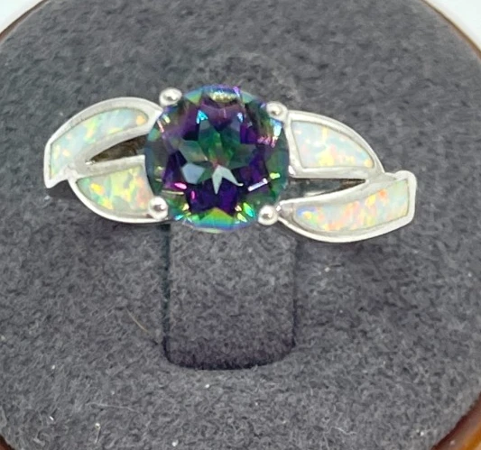 Ring. Mystic Topaz with Opal Inlays O(ver Silver Tone bBand. Size 8 - Image 4 of 4