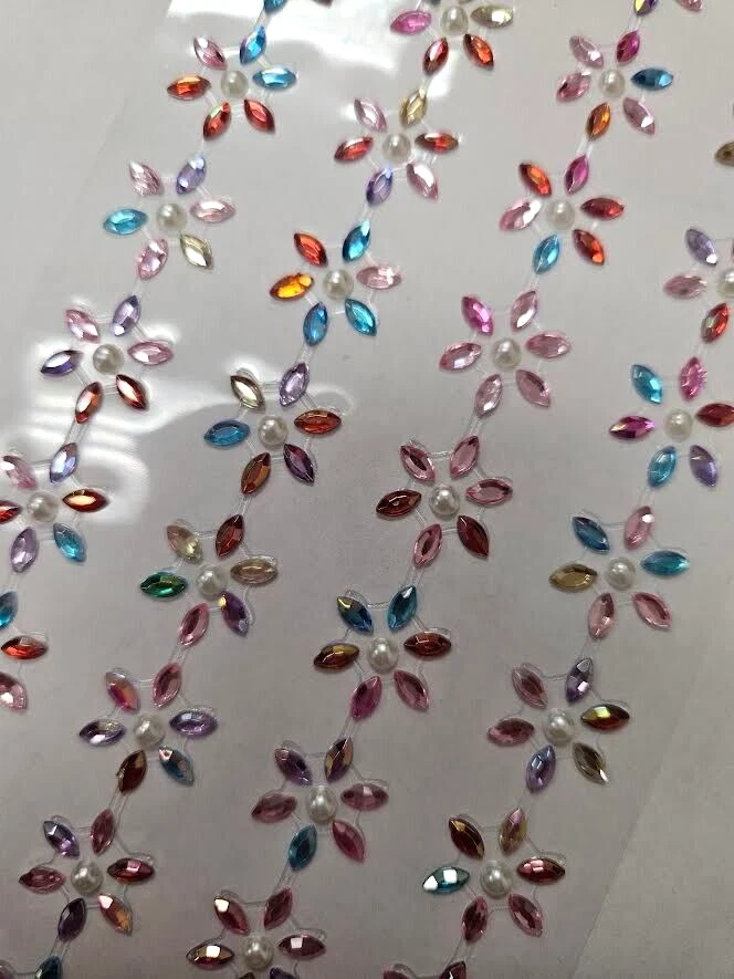 CraftbuddyUS 52 piezas FLORES DE CRISTAL 18 mm autoadhesivas gemas de diamante mezcladas Foto 2 de 3