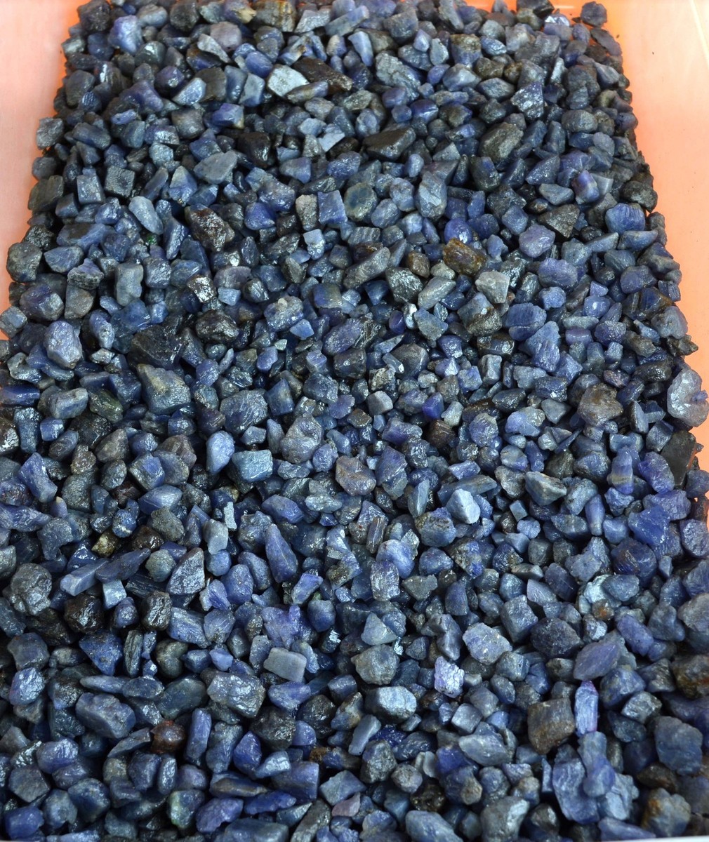 Pierre De Tanzanite Bleue 82.35 Carats - Ovale Lab-Created - Inde - Neuf Sans Emballage
