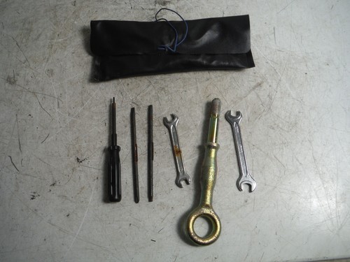 2000 Volvo S80 Tow Hook & Accessory Wrench Set w/ Sleeve OEM 1998-2000 - Picture 3 of 7