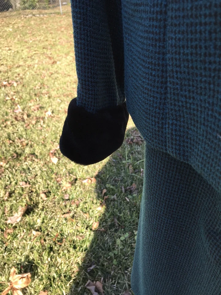 Women's Suit Set by Danny&Nicole - Jacket & Skirt Ensemble - Size 10 - Image 4 of 4