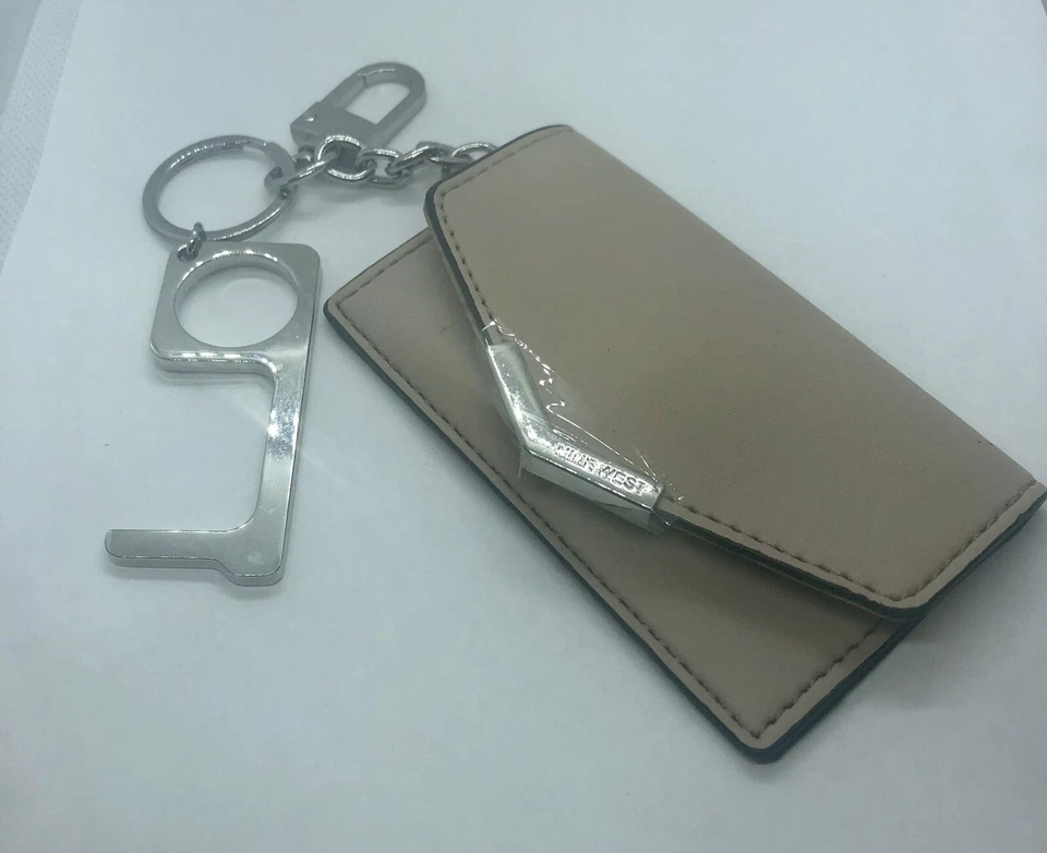 Muñequera pequeña Nine West beige Foto 3 de 4