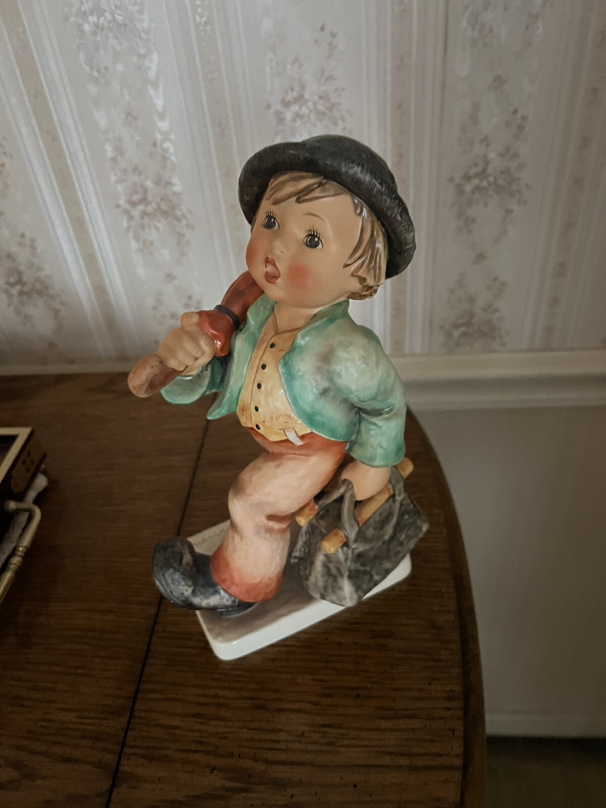hummel figurines germany large MERRY WANDERER VERY RARE 11” WITH BEE