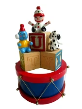 VTG WOODEN MUSIC BOX ~ DRUM w/ TOY BLOCKS & ANIMALS ~ Plays ROCK-A-BYE BABY 
