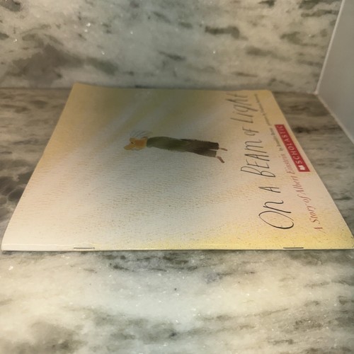 On a Beam of Light (A Story of Albert Einstein) by Jennifer Berne PRISTINE - Picture 5 of 5