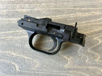 MOSSBERG 500 590 TRIGGER ASSEMBLY NEW STYLE ROUND LUGS PIN INCLUDED 12 GAUGE