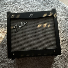 Fender Mustang I (V.2) Mustang 70W Modeling Combo Gitarrenverstärker 1 Kanal