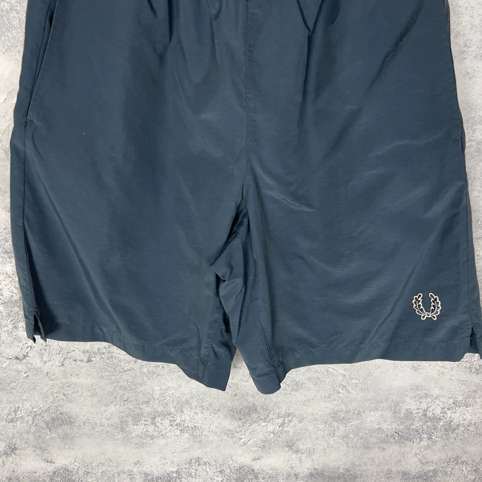 Pantalones Cortos Fred Perry Para Hombre Negros Poliéster Logo Espalda Talla M De Colección Raros Foto 3 de 4