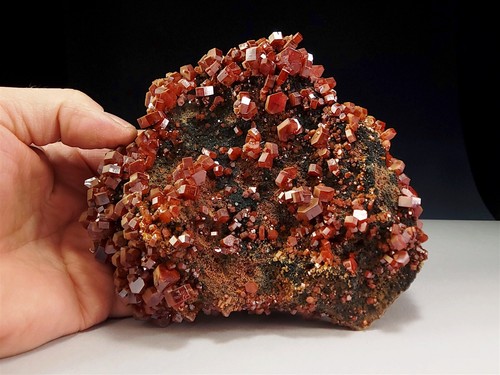 Racimo grande de cristal de vanadinita rojo cereza de doble cara - Imagen 10 de 11
