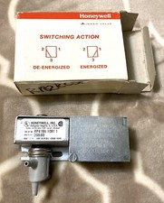 HONEYWELL Valve RP418A 1081 1  208/60 Volts New In Open Box