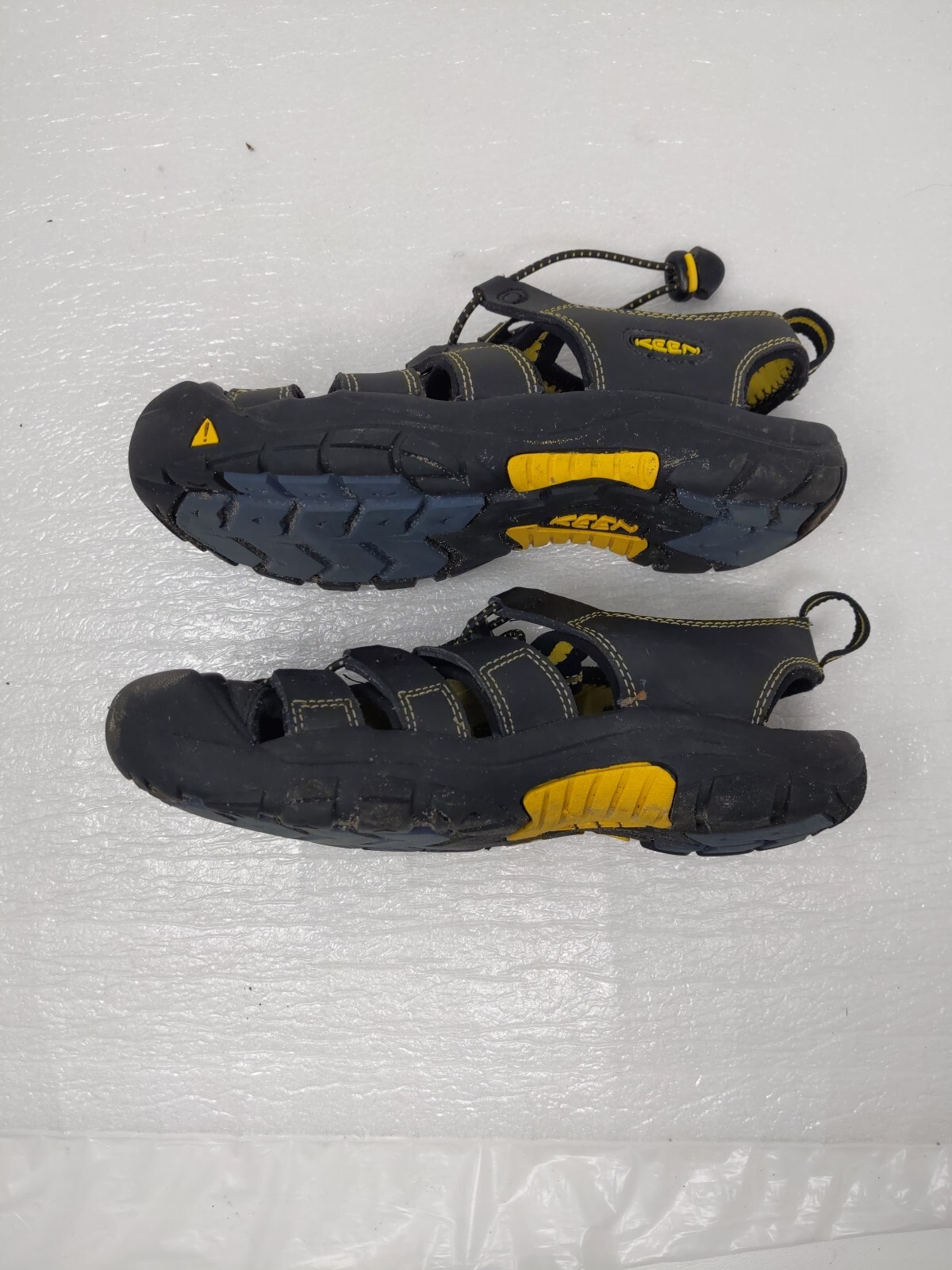 Sandali Keen Newport bambino nero giallo impermeabili scarpe da trail outdoor taglia 4