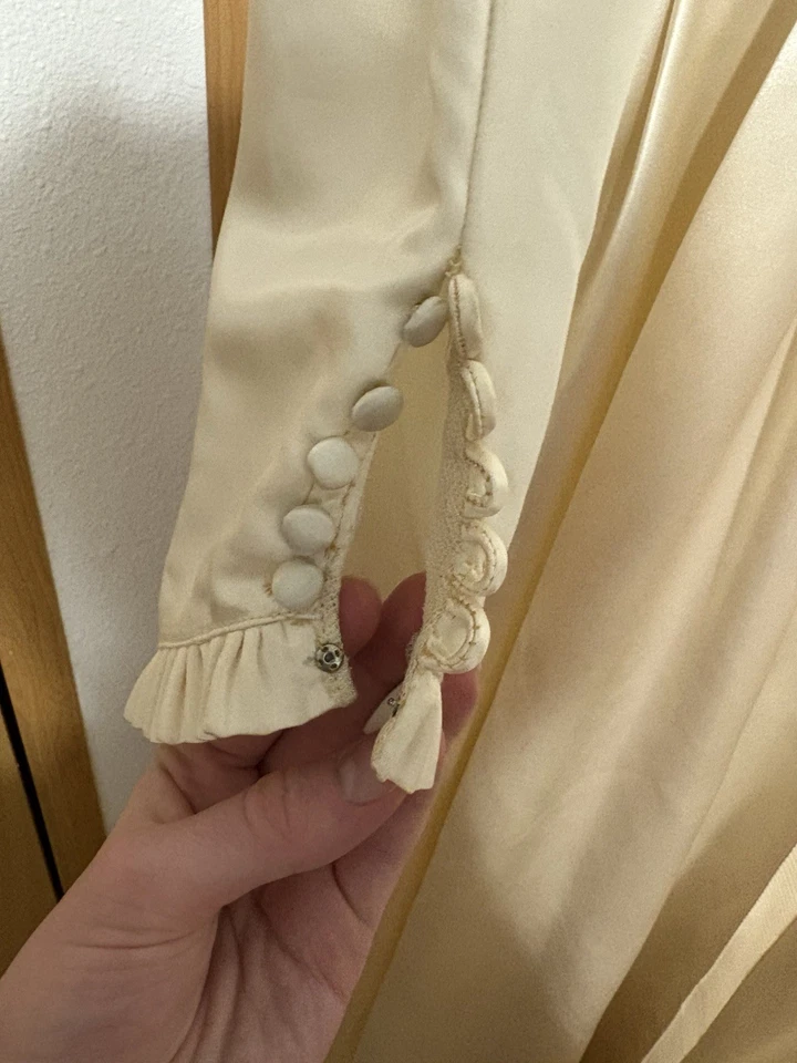 Beautiful early 1930s art deco champagne silk satin Wedding gown - Image 4 of 4