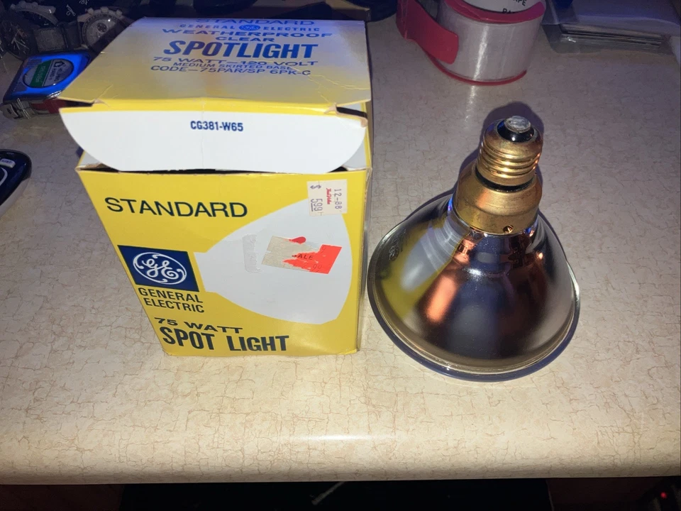 Vintage - GE - Weatherproof Clear Spotlight Bulb - 75par /sp 75w Standard USA - Image 2 of 4