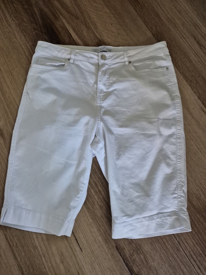 GRAE DENIM, Size 14, White Denim Bermuda Shorts, Stretch, 5-Pocket, Zip