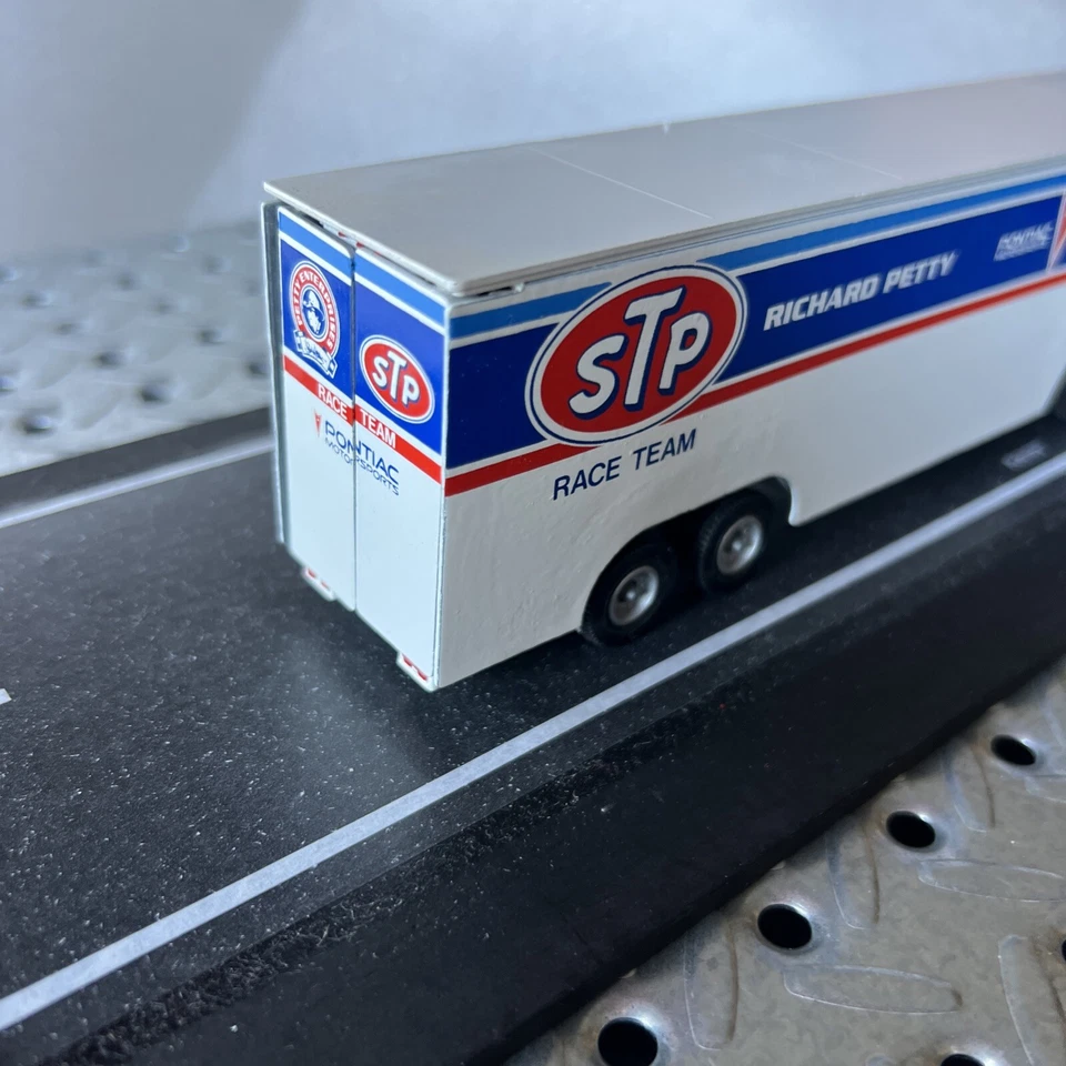 Richard Petty Signed STP Action Kenworth Tractor Trailer Transporter Semi NASCAR - Image 2 of 4