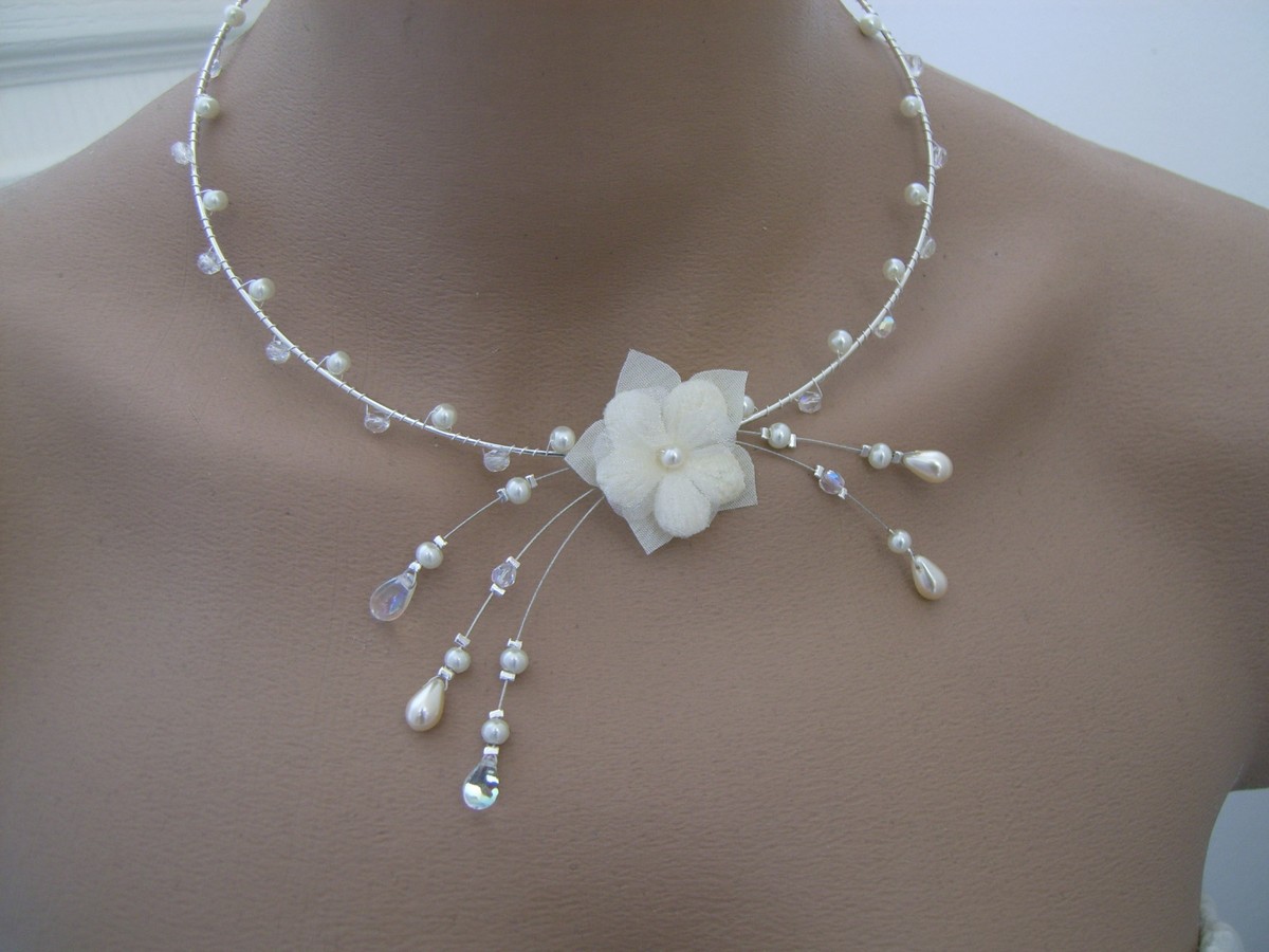 Collier Fantaisie Couleur Ivoire/cristal/argenté - Matière Aluminium - Pour Mariage Ou Soirée - Neuf Avec étiquettes