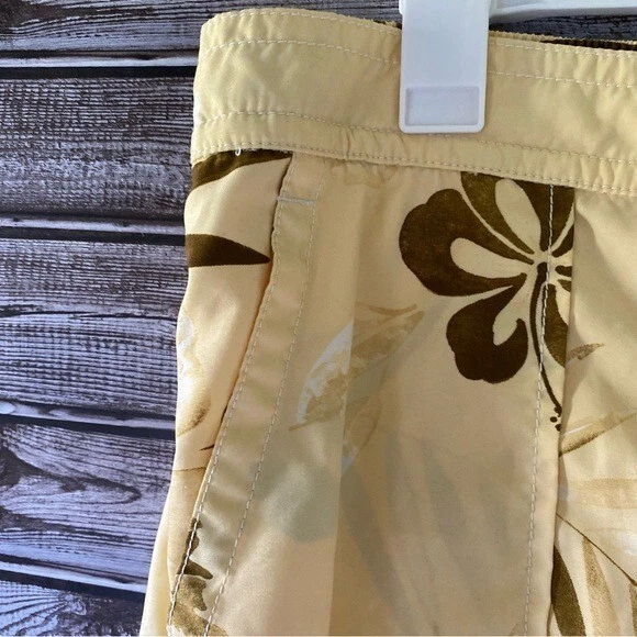 Tommy Bahama Men's Swim Trunks Size XL Yellow Brown Tropical Logo Relax Logo - Image 3 of 4
