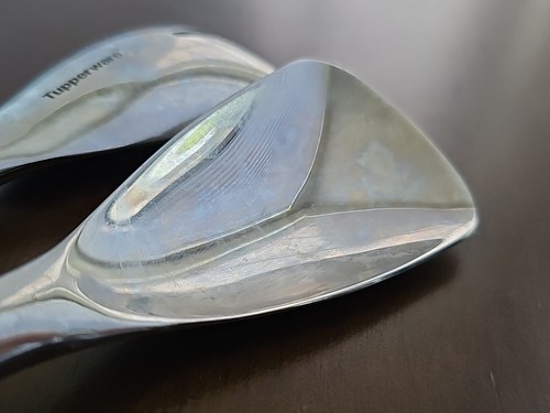 Vintage Tupperware metallo insalata forchetta e cucchiaio da cucire metallo pesante - Foto 4 di 5