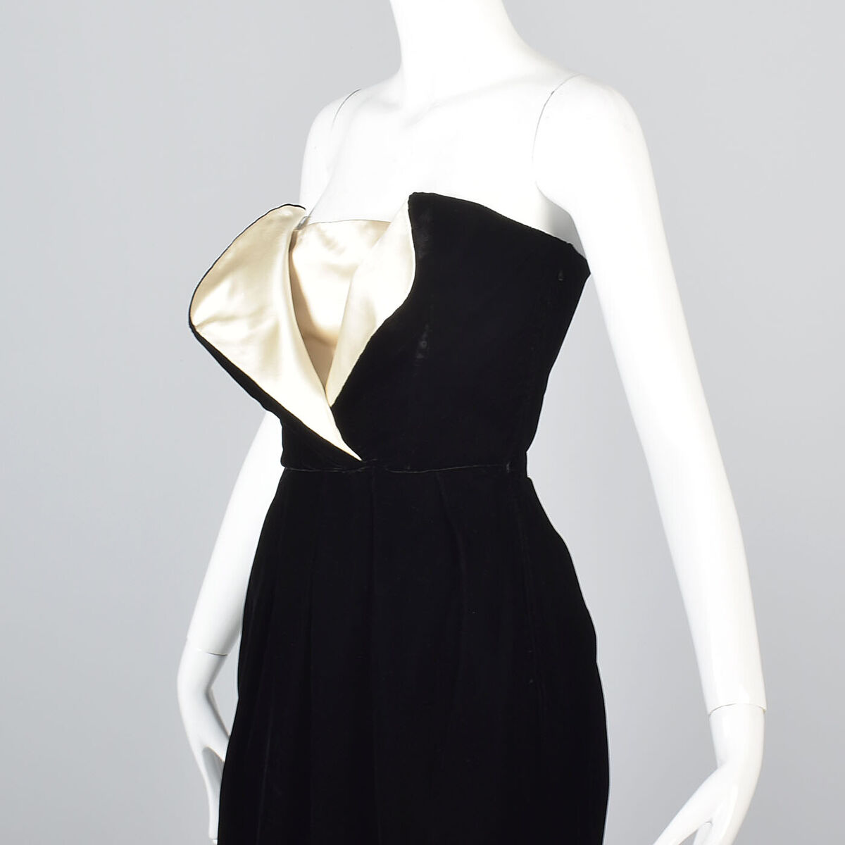 XXS 1980s Lanvin Sexy Pencil Dress Black Velvet Cocktail XXS 1980s Lanvin Sexy Pencil Dress Black Velvet Cocktail