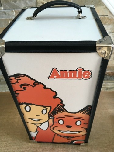 Tonner 14" ORPHAN ANNIE DOLL & WARDROBE TRUNK SET for Doll & Ensembles + HANGERS - Picture 8 of 12