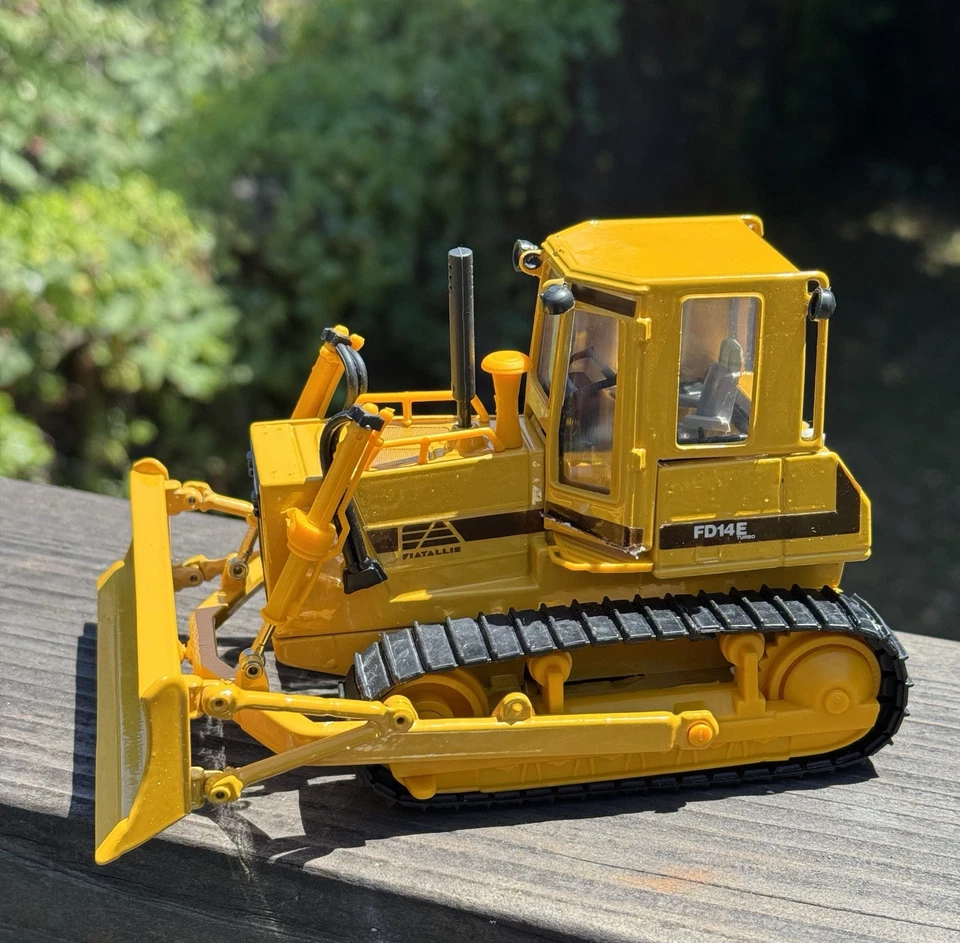 ROS Fiat-Allis Agri Model FD14E Turbo Bulldozer Made In Italy L 6.5” - Image 4 of 4