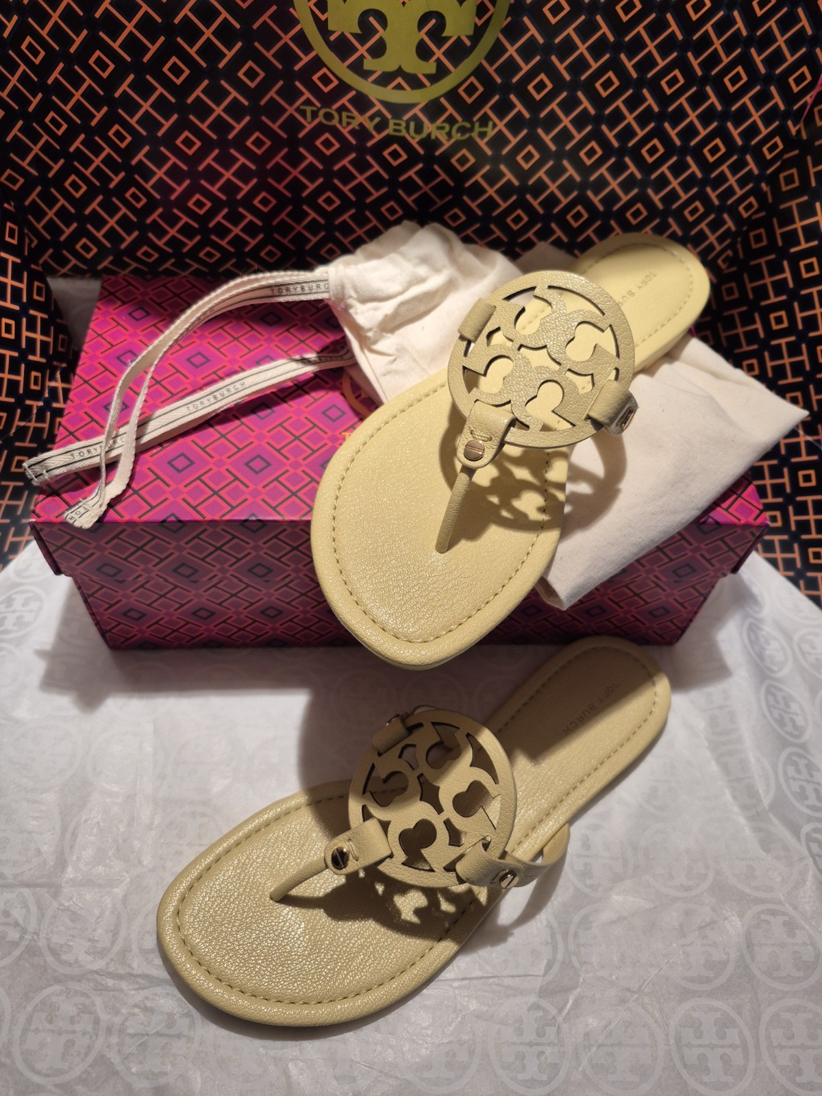 TORY BURCH MILLER SANDALS IN TUMBLED LEATHER;PALE BUTTER;SZ 9M;NIB;Ret: $298 thumbnail 17