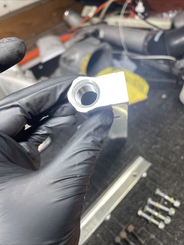 Edelbrock Aluminum Fuel Rails Small Block Chevy 24-35356 - Image 4 of 4