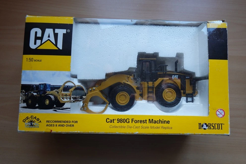 CATERPILLAR 980M CHARGEUR SUR ROUE AVEC FIGURINE