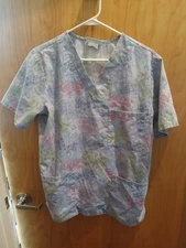 WOMAN'S BUTTERFLY THEMED SCRUB TOP SIZE MEDIUM BY  SB SCRUBS