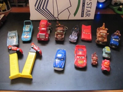 PEZ CARS DISNEY PIXAR 12 VOITURES + 1 PORTE CLE VOITURE + 2 DISTRIBUTEURS PEZ - Photo 1/4