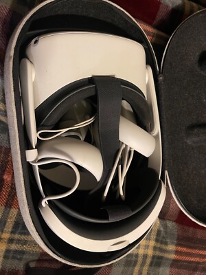 Oculus Quest 2 with Elite battery strap and Carrying Case