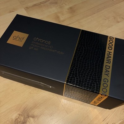 GHD Chronos Professional HD Motion-Responsive Styler Geschenkset mit Pinsel & Tasche 