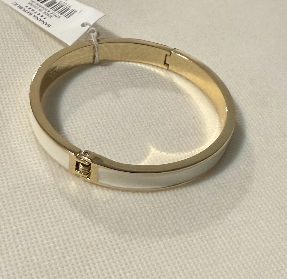 Pulsera Banana Republic / NUEVA CON ETIQUETAS $210.00 Venta al por mayor color marfil con detalles dorados Foto 2 de 2