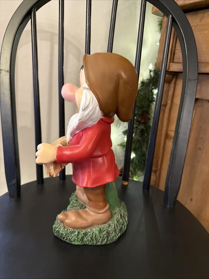 Estatua de jardín de bienvenida gruñón de Disney Go Away 12" Greeter Dwarf divertida usada en excelente estado Foto 2 de 4