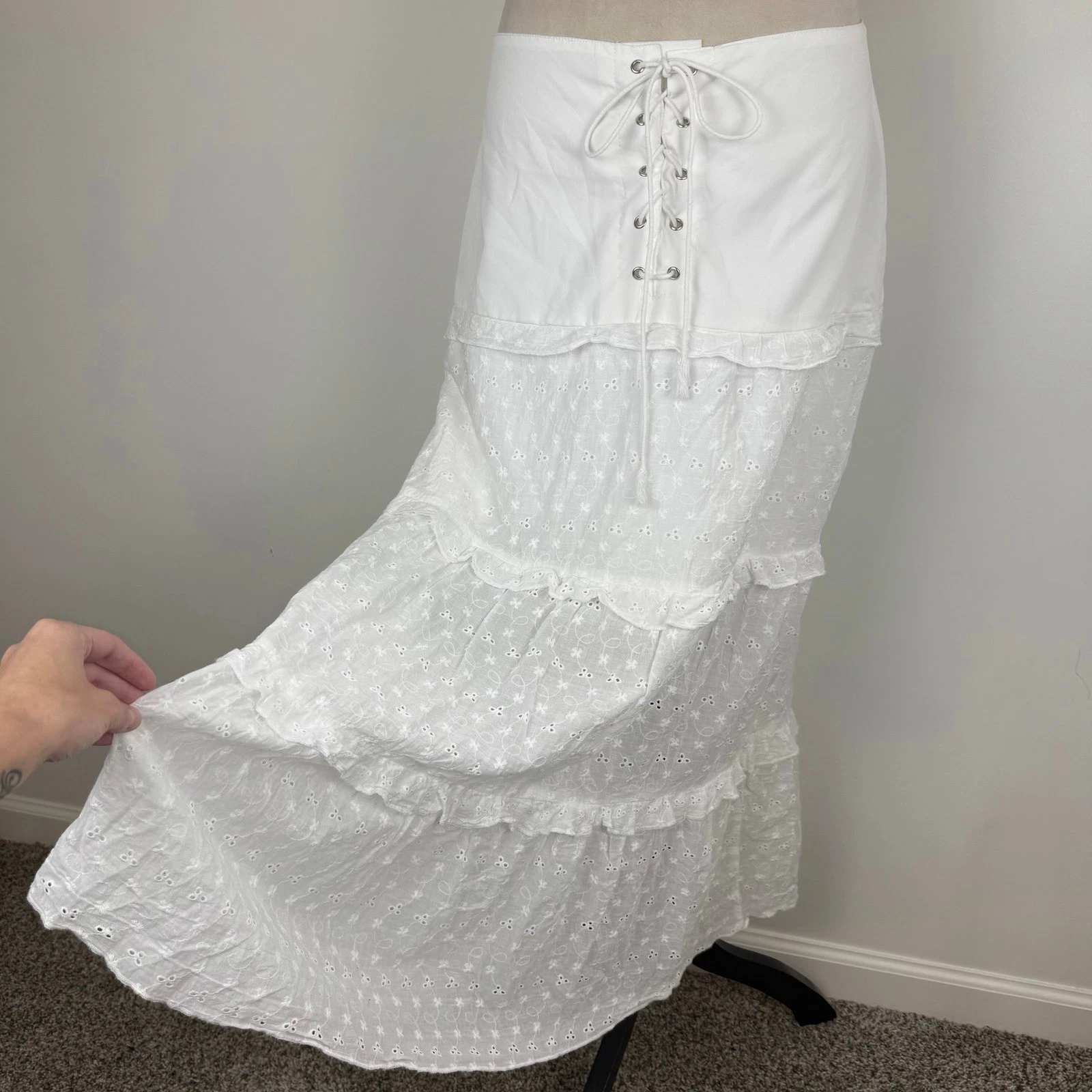 Over Kleshas White Eyelet Lace Up Tiered Boho Maxi Skirt Cottagecore Size Large
Opens in a new windo