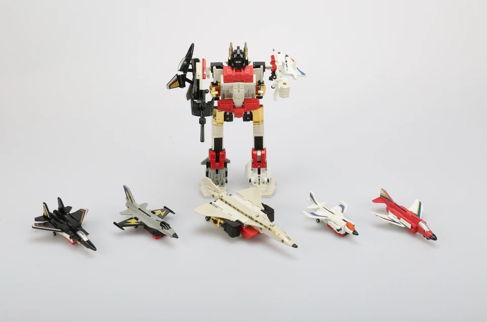 Brand New AUTOBOT TRANSFORMERS G1 Reissue Superion Action Figure in Box Toy - Image 3 of 4