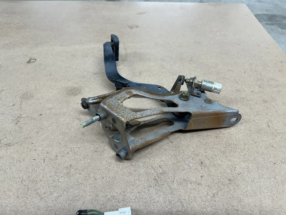 Toyota MR2 1991-1995 genuino NA embrague pedal palanca pétalo con soporte OEM LHD Foto 3 de 4