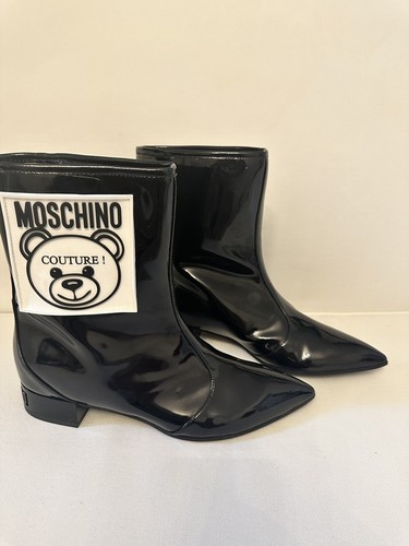 NUEVO EN CAJA Botas de Patente con Logotipo MOSCHINO Talla 36 37 Precio de venta sugerido por el fabricante $525 - Imagen 3 de 7