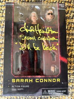Linda Hamiliton signierte Sarah Connor Dark Fate Neca Actionfigur genauer Nachweis