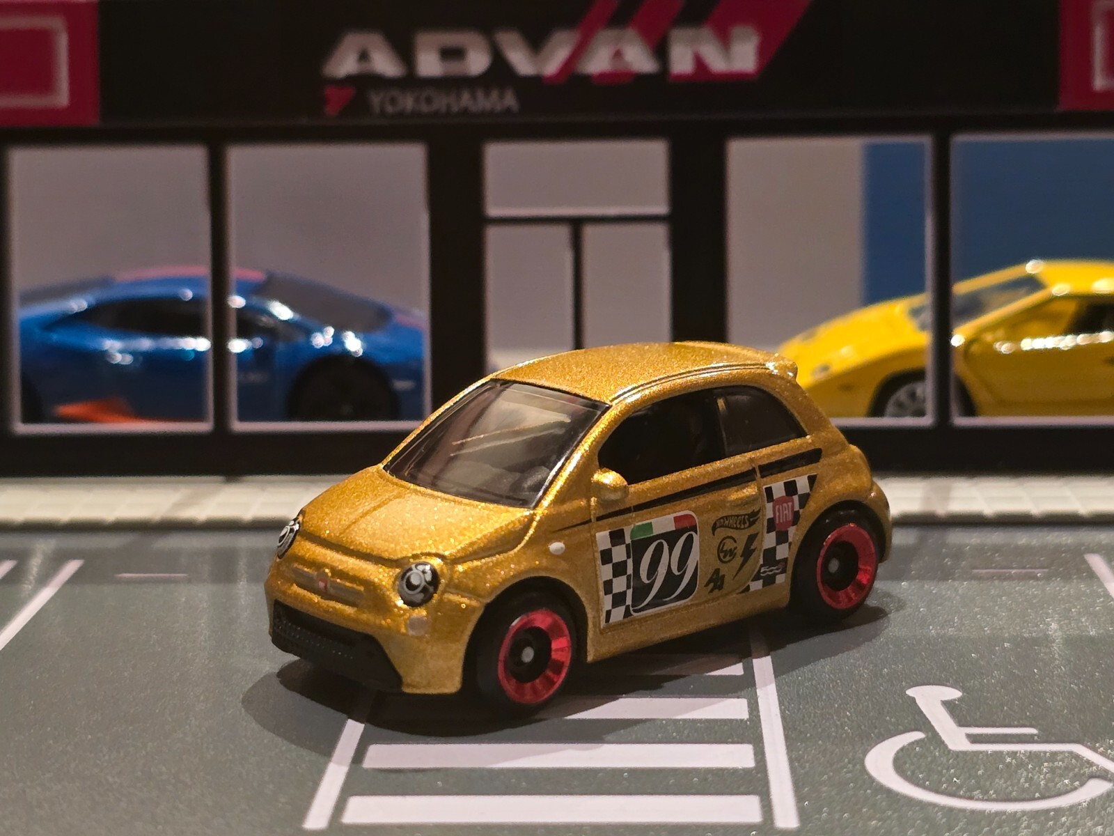 💎 2025 HOT WHEELS FIAT 500e HW EV 3/10 METALFLAKE GOLD Great Card